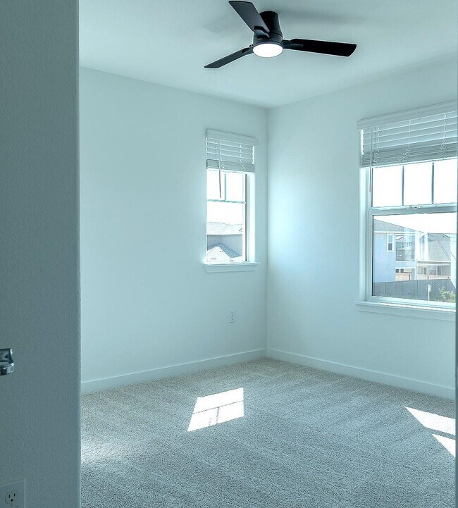 Foto del edificio - 3596 Kona Kai Wy