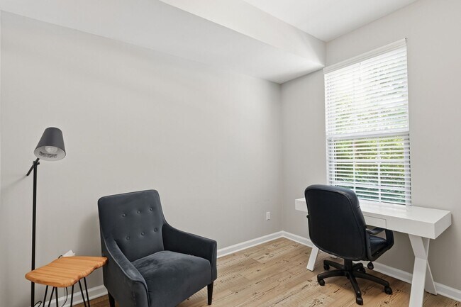 Foto del edificio - Stylish 3bd 3.5bath townhome for rent in the highly desirable Vermillion