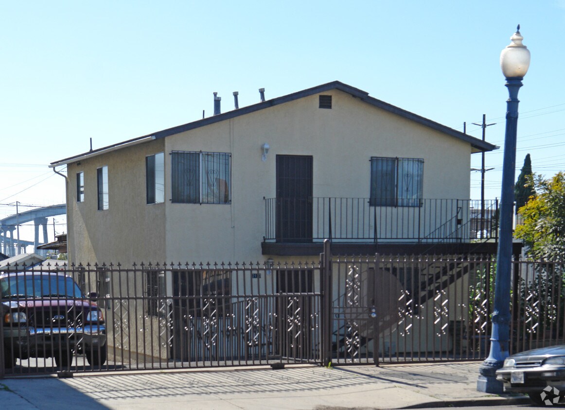 Foto principal - 2127 Logan Ave