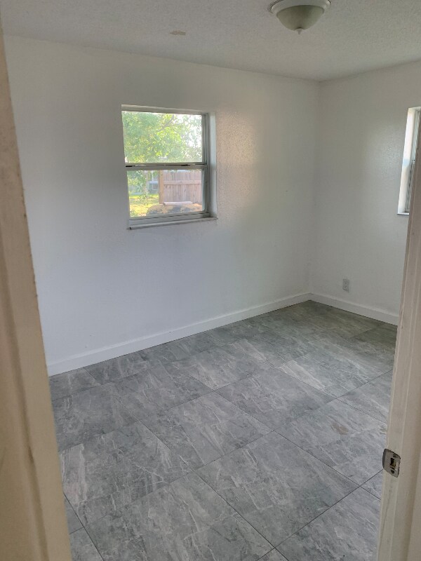 Foto principal - 151 W 11th St