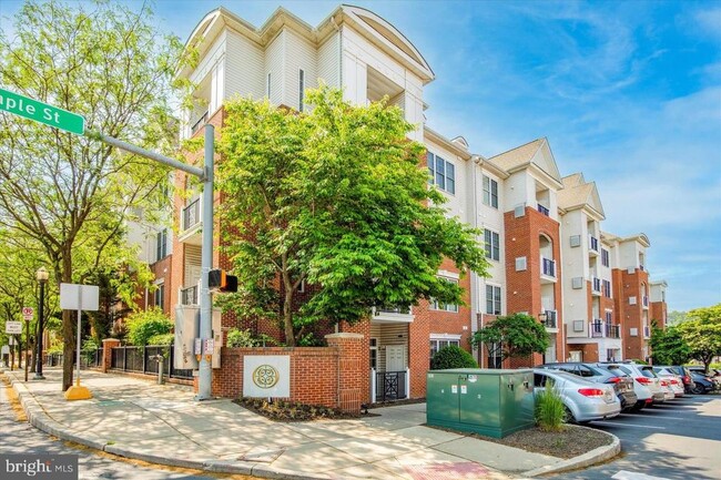 Building Photo - 200 W Elm St