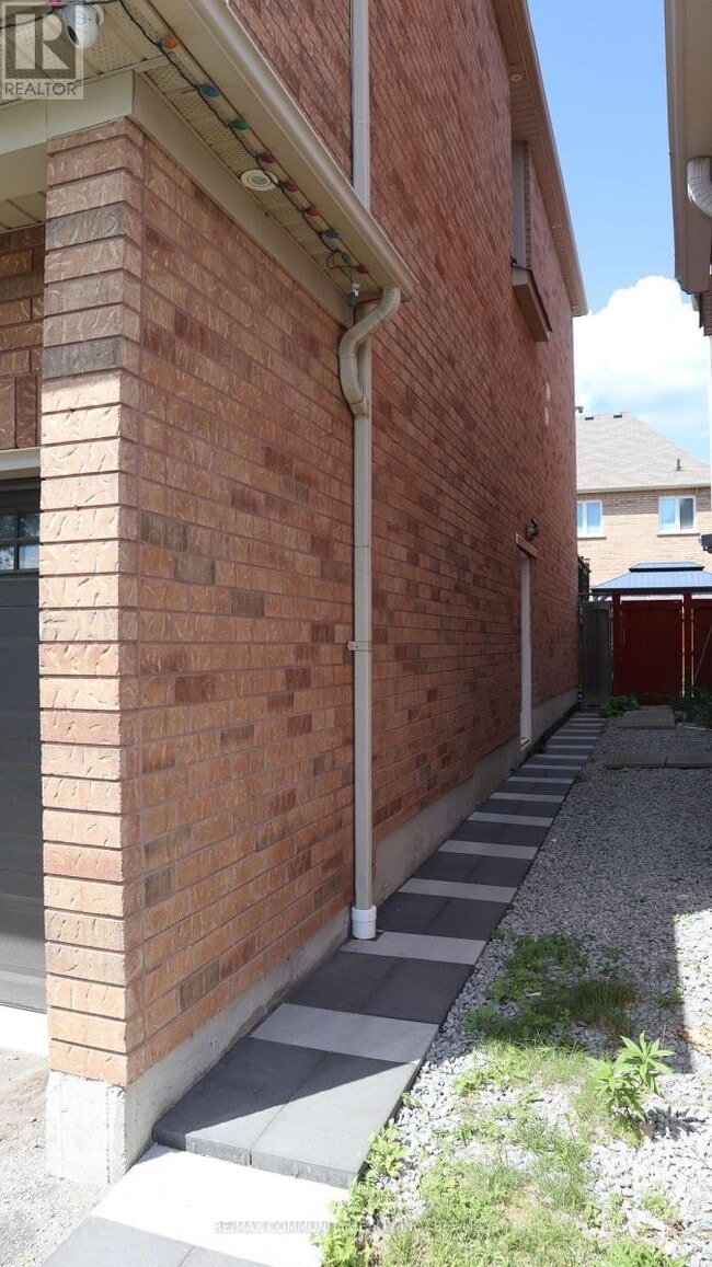Building Photo - 4 Elliottglen Dr