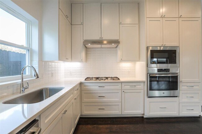 Building Photo - 7722 Jack Oak Ave