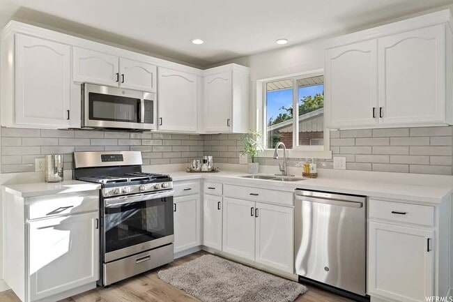 Building Photo - 1520 E 7380 S