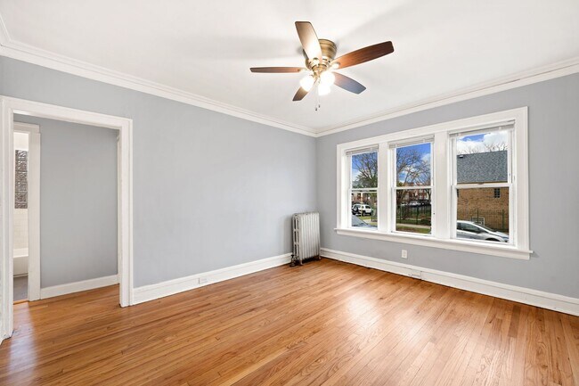 Foto del edificio - 2416 N Kilbourn Ave