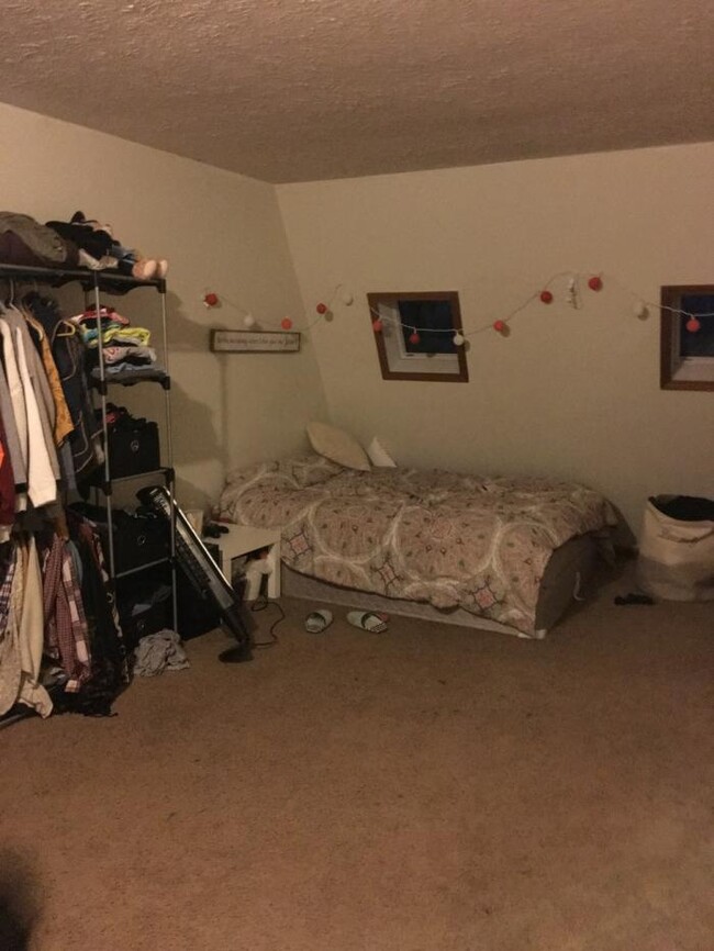 Foto del edificio - 5 bedroom in Bloomington IN 47408