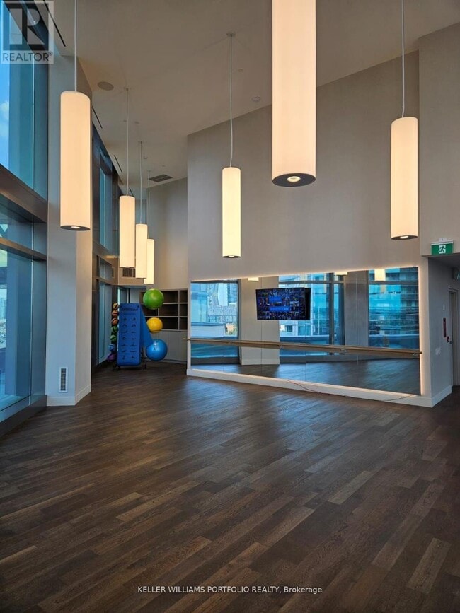 Photo du bâtiment - 1000 Portage Pkwy