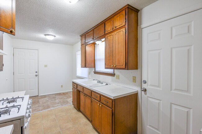 Building Photo - 700 S Roland Rd