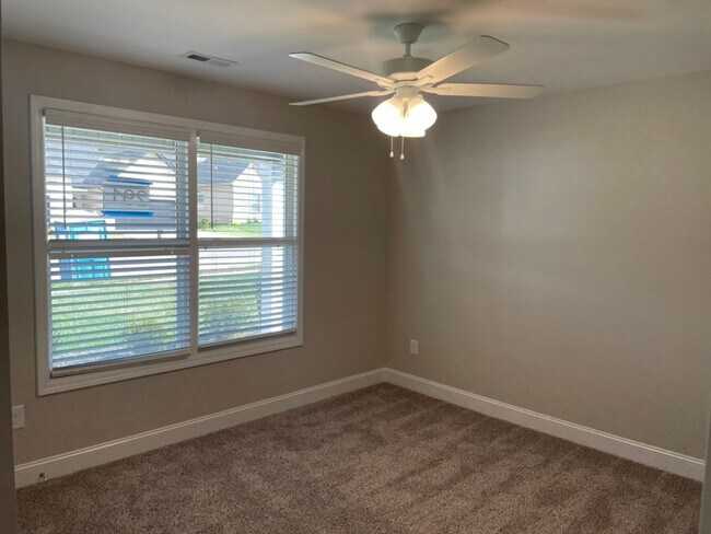 Foto del edificio - New Contruction for lease