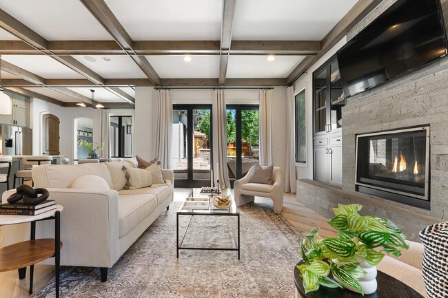 Building Photo - 852 Pontiac St