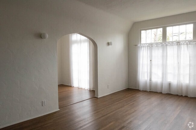 Building Photo - 4451 Clarissa Ave