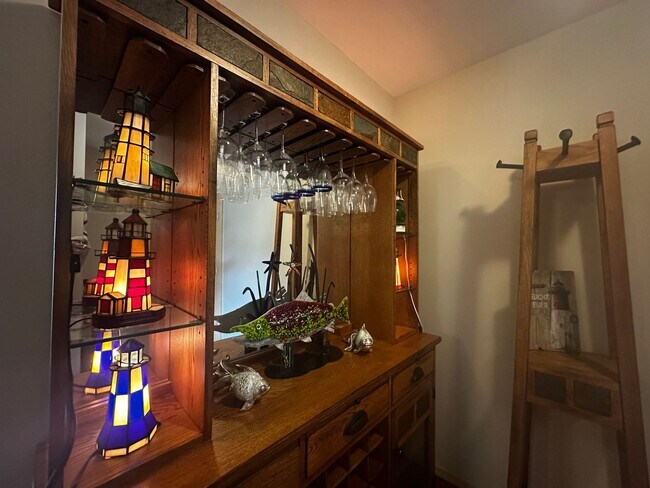 Building Photo - Fully Furnished Downtown Everett Condo wit...