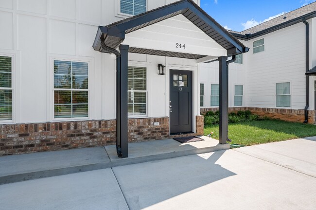 Foto del edificio - 244 Caroline Dr