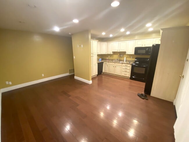 Building Photo - 73 F St E