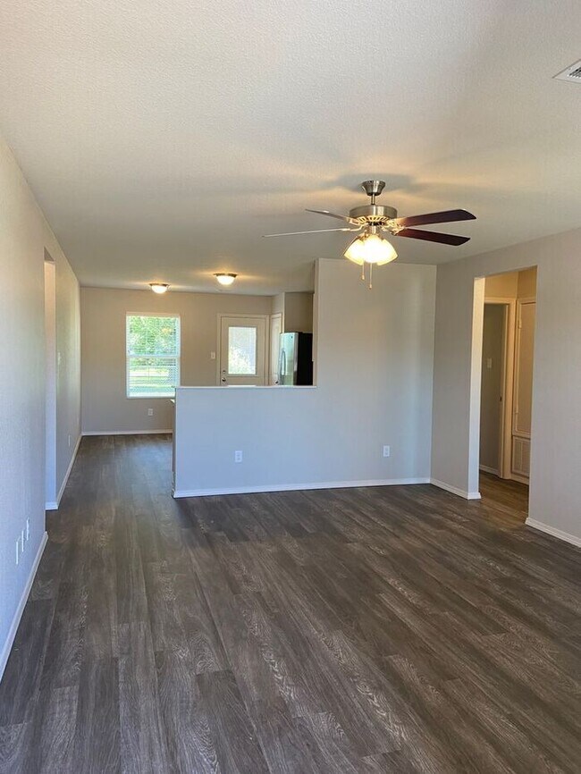 Foto del edificio - $99 Move-In Special - BRAND NEW Three Bedr...