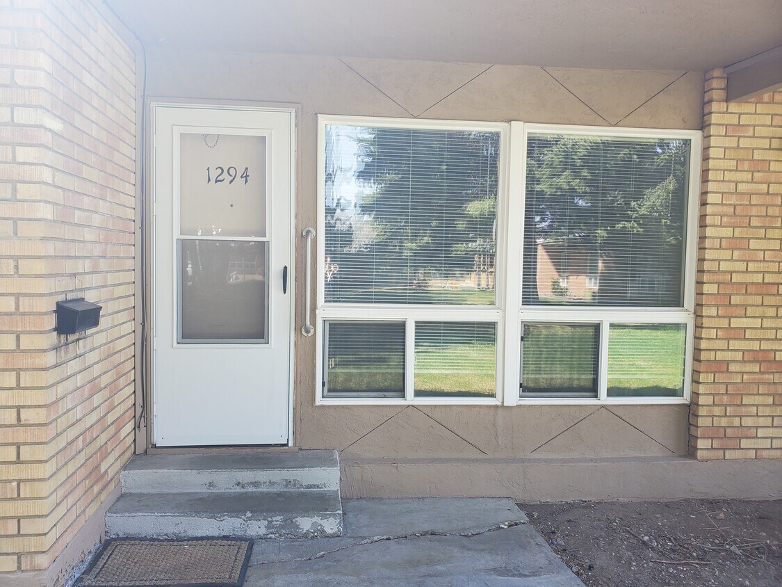Primary Photo - 1294 Saint Clair Rd