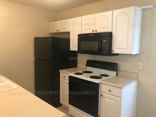 Foto del edificio - FOR LEASE | Sand Springs | $875 Rent | 2 B...