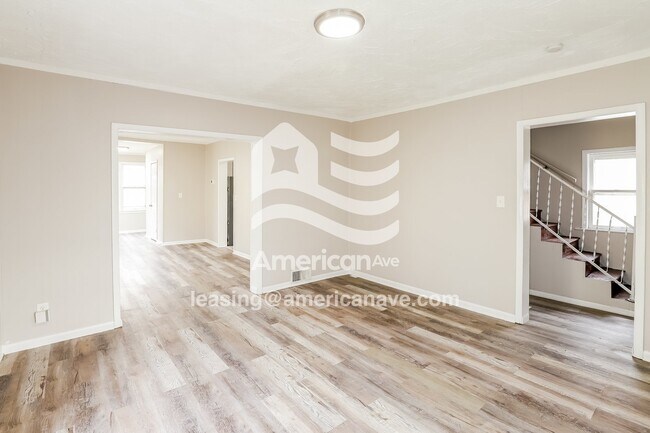 Foto del edificio - 136 Lawndale Ave