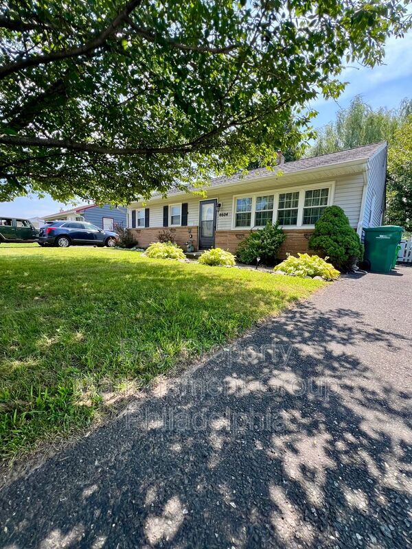 Building Photo - 4604 David Dr