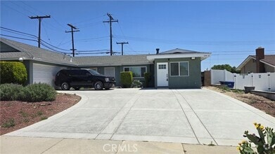 Building Photo - 1750 N Madera Ave
