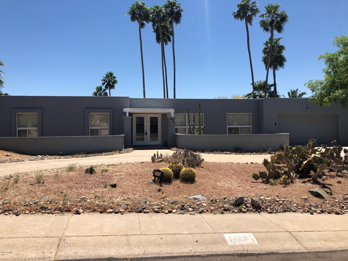 Foto principal - 2035 E Orangewood Ave
