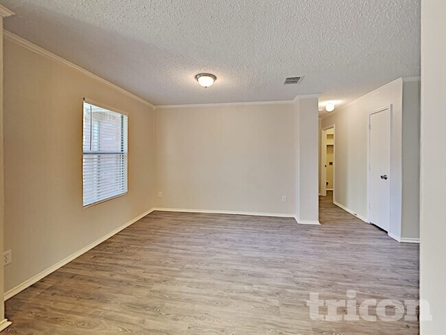 Foto del edificio - 647 Blue Chalk Dr