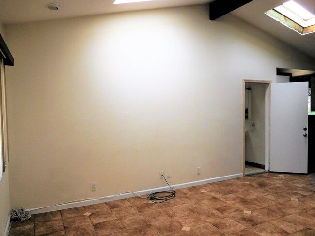 Foto del edificio - Updated 3 Bedroom, 3 Bathroom Garden House...