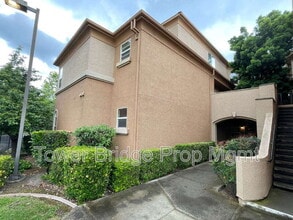 Building Photo - 1900 Danbrook Dr