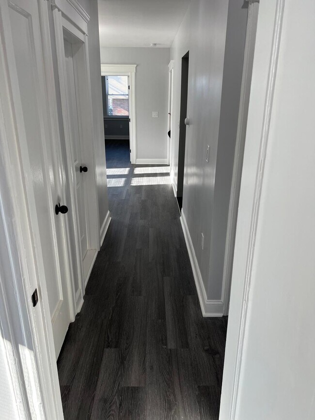 Building Photo - 540 61st St