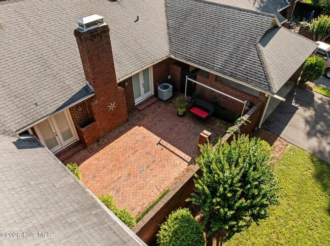 Building Photo - 809 Greenbriar Rd