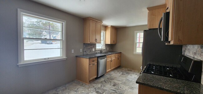 Spacious Eat-In Kitchen with Ample Natural Light - 3219 Taylor St NE
