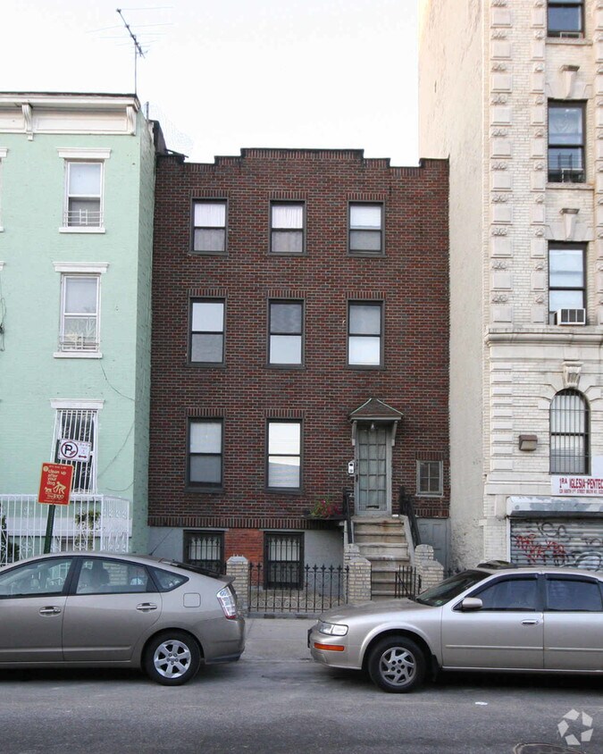 Building Photo - 122 S 1st St