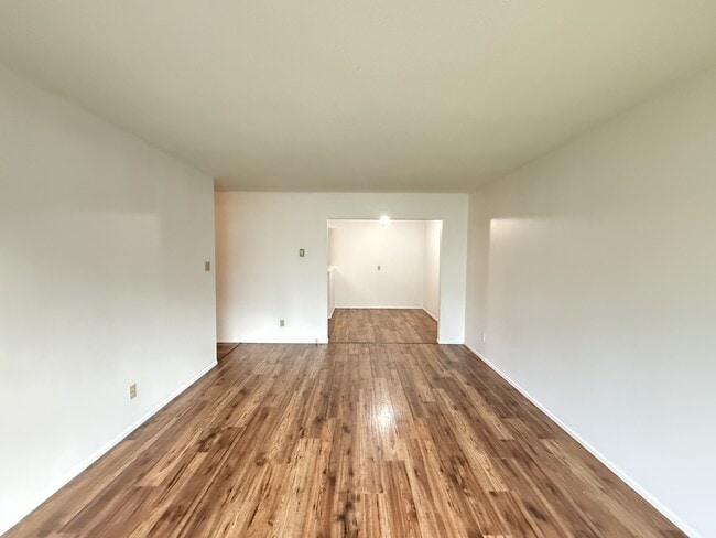 Building Photo - 1480-1480 Boundary Crescent