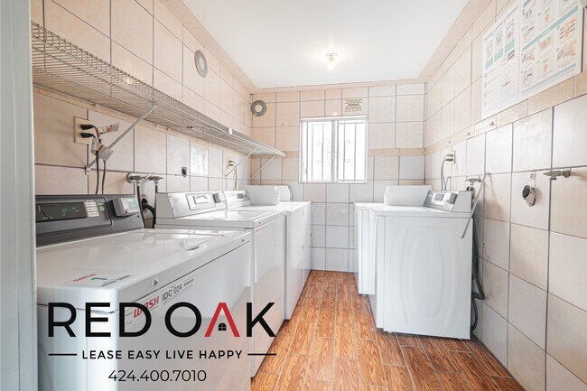 Foto del edificio - 6555 La Mirada Ave