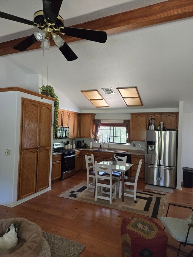 Foto del edificio - 4521 Wild Lilac Ln