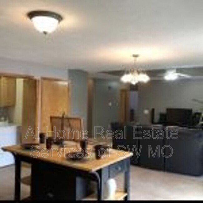 Building Photo - 3745 W Ridgeway St