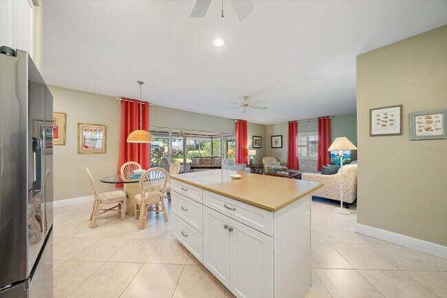 Foto del edificio - 5869 Tidewood Ave