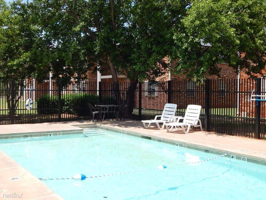 Primary Photo - 220 Ridgecrest Dr
