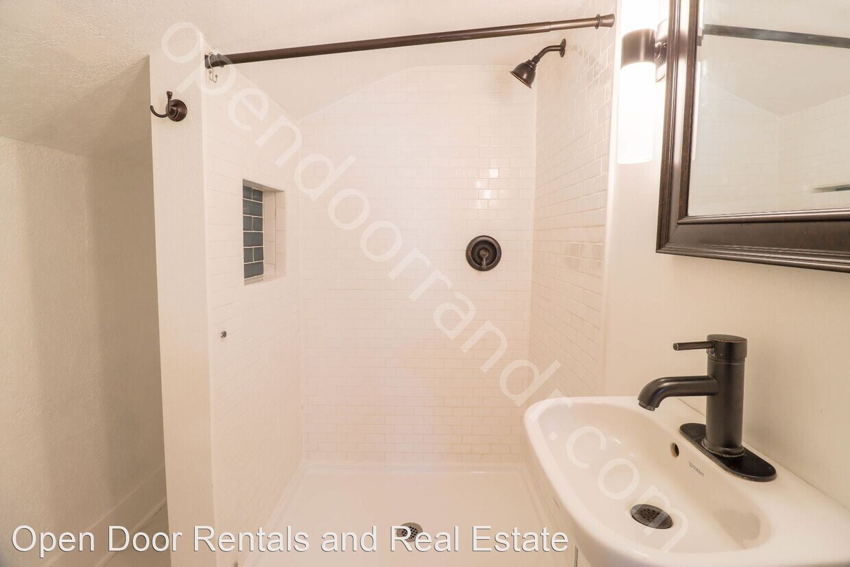 Foto del edificio - 3 br, 2 bath House - 111 W 17th st