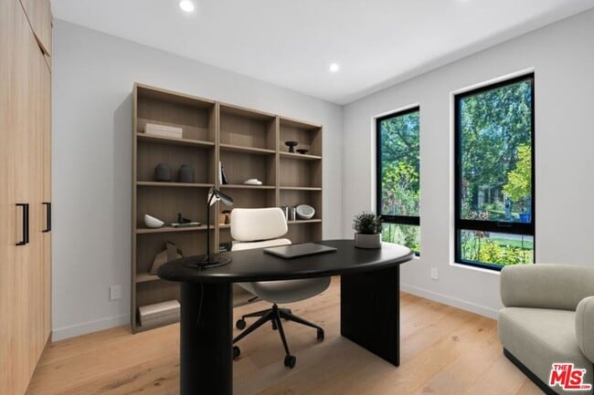 Foto del edificio - 4647 Morse Ave
