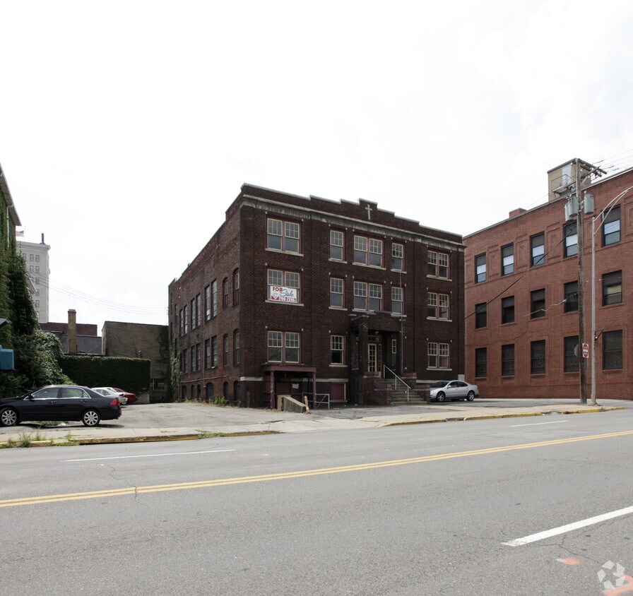 Primary Photo - 420 Washington St