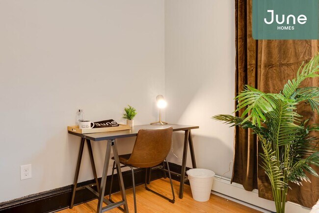Foto del edificio - ROOM ONLY in 3-bed/1.0-bath Home