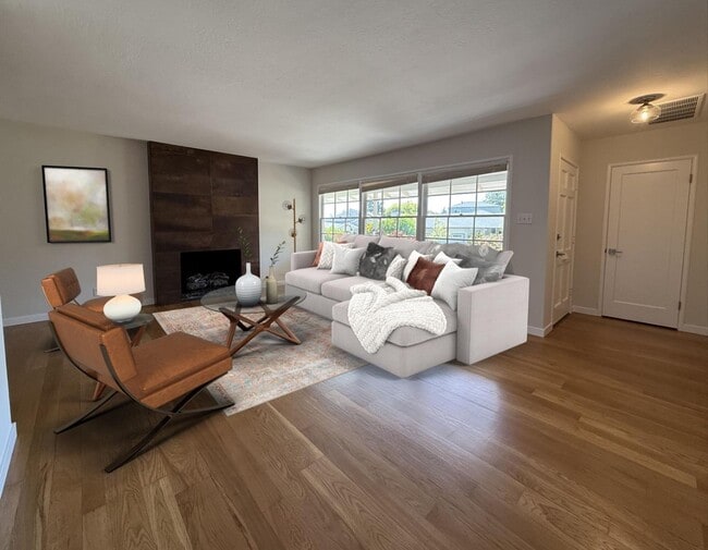 Building Photo - 1082 Lupin Way