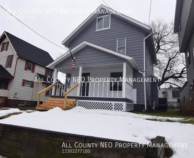Building Photo - Newly Renovated 4 bed, 2 bath, Barberton