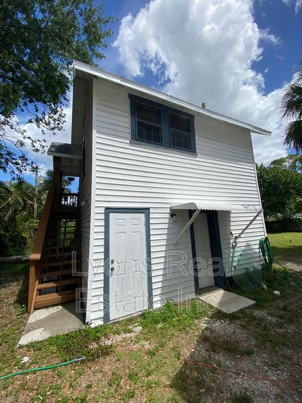 2225 Stella St Unit 2, Fort Myers, FL 33901 Condo for Rent in Fort