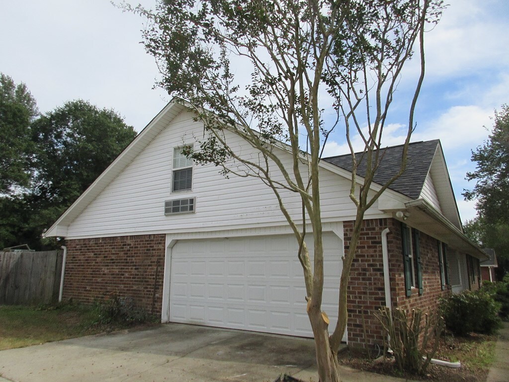 Foto del edificio - 1235 Falling Water Ln