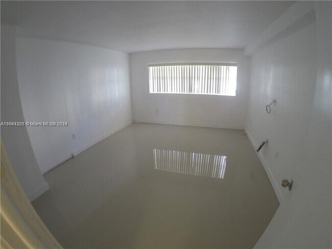 Foto del edificio - 9367 Fontainebleau Blvd