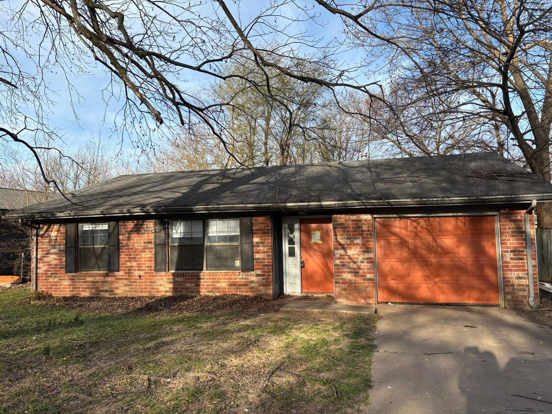 Primary Photo - 3-Bedroom 2-Bathroom House in Fayetteville...