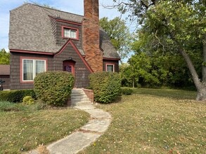 Building Photo - 5268 Fenton Rd