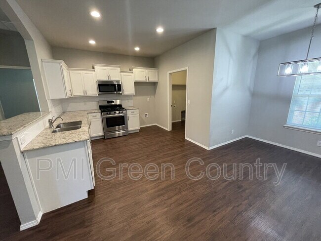 Foto del edificio - 14774 S Hudson Ave